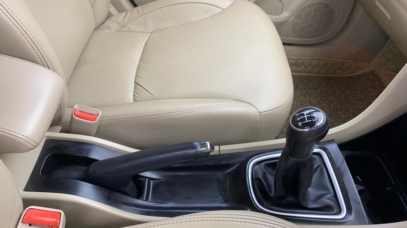 2020 Maruti Ciaz ALPHA 1.5 SHVS PETROL, Petrol, Manual, 67,196 km, Gear Lever