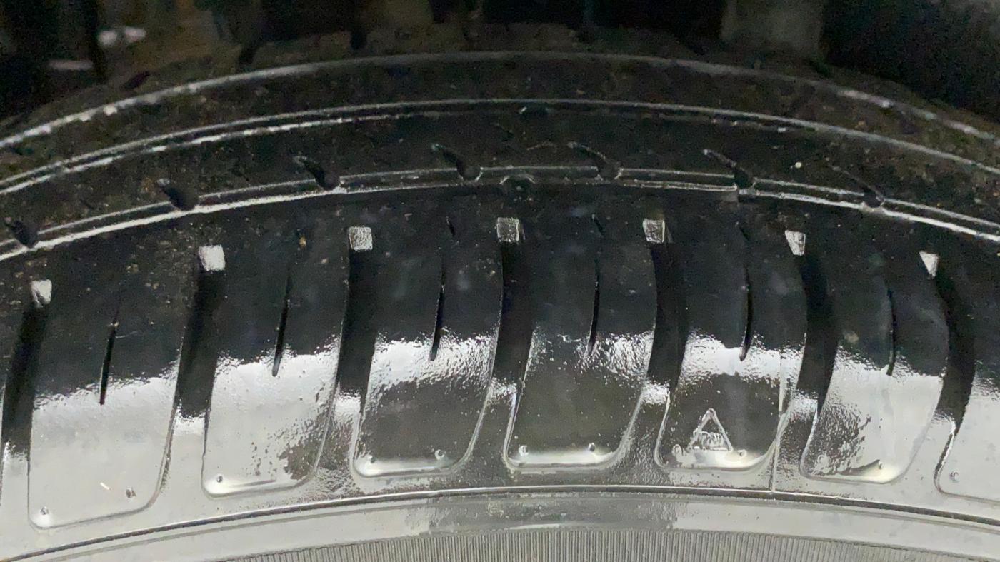 2018 Maruti Swift VXI, Petrol, Manual, 38,982 km, Right Rear Tyre Tread
