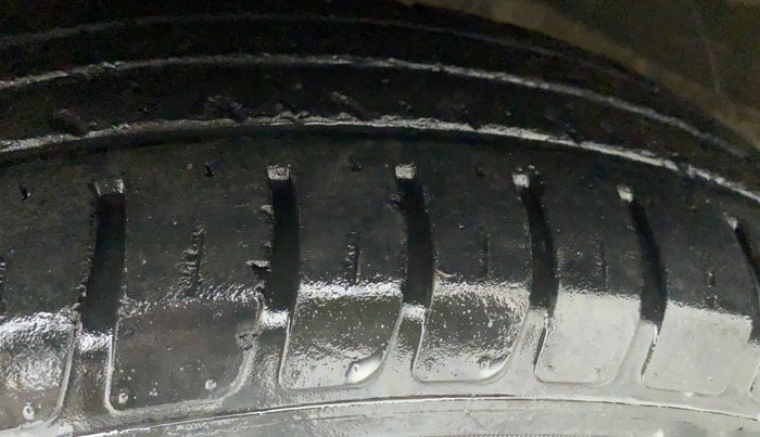 2018 Maruti Swift VXI, Petrol, Manual, 38,982 km, Left Rear Tyre Tread