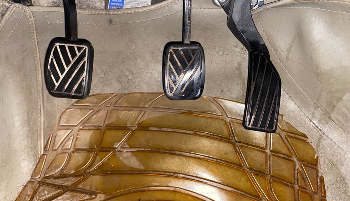 2015 Maruti Ciaz ZXI, Petrol, Manual, 1,05,263 km, Pedals