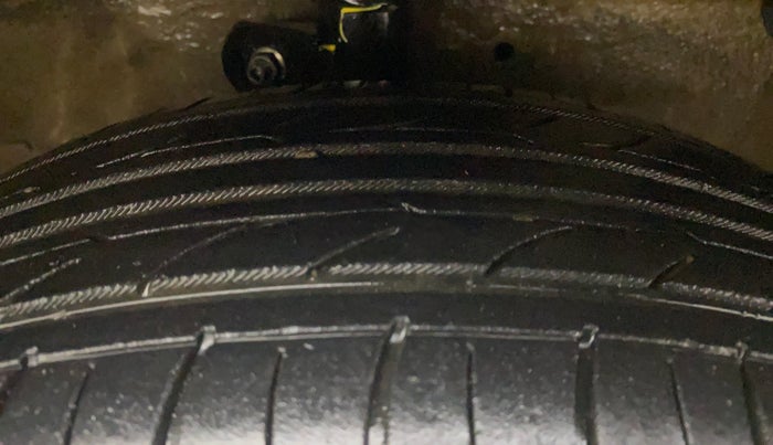 2014 Maruti Celerio ZXI, Petrol, Manual, 77,885 km, Right Front Tyre Tread