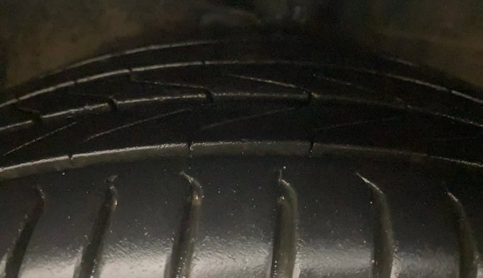 2016 Maruti Celerio ZXI AMT, Petrol, Automatic, 72,172 km, Right Front Tyre Tread