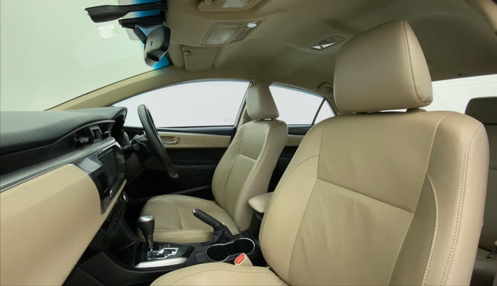 2016 Toyota Corolla Altis VL AT, Petrol, Automatic, 69,981 km, Right Side Front Door Cabin