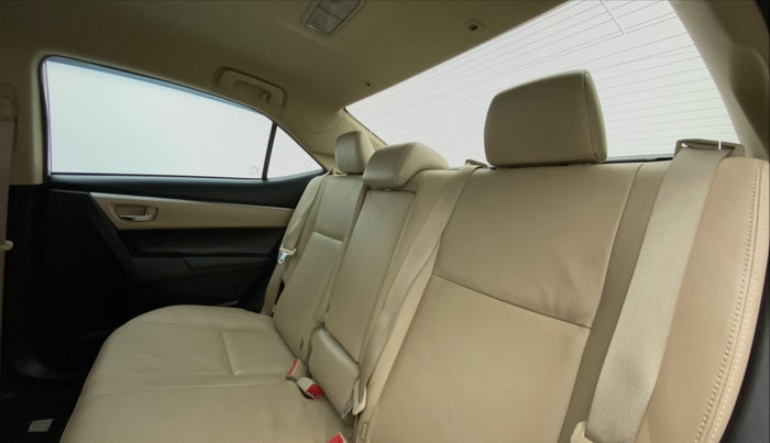 2016 Toyota Corolla Altis VL AT, Petrol, Automatic, 69,981 km, Right Side Rear Door Cabin