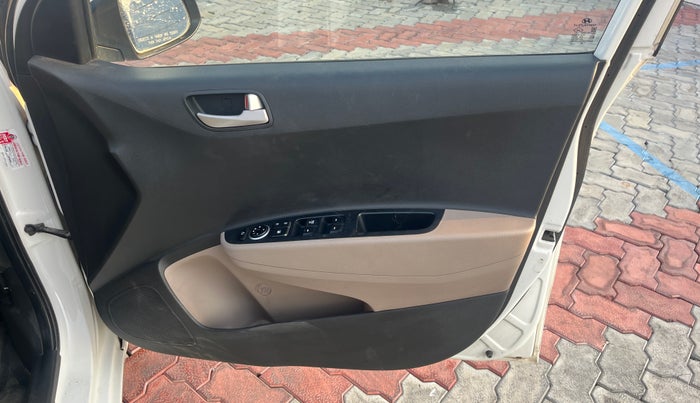 2015 Hyundai Xcent S (O) 1.2, Petrol, Manual, 27,993 km, Driver Side Door Panels Control