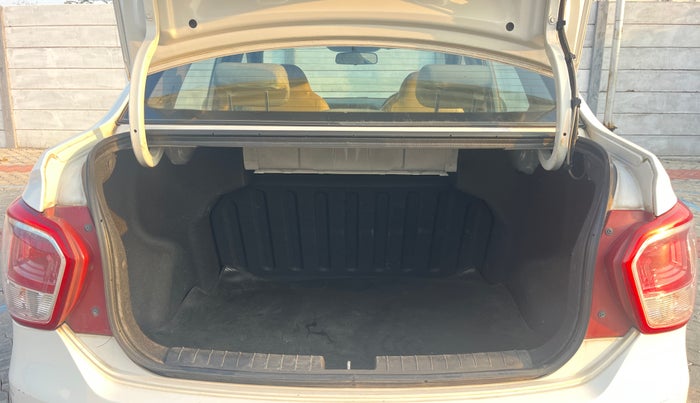 2015 Hyundai Xcent S (O) 1.2, Petrol, Manual, 27,993 km, Boot Inside