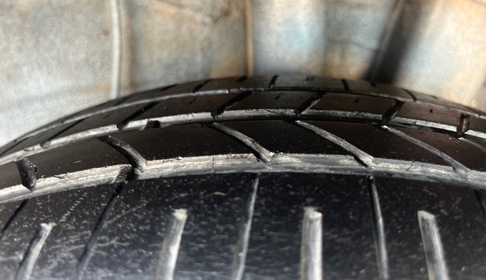 2015 Hyundai Xcent S (O) 1.2, Petrol, Manual, 27,993 km, Left Rear Tyre Tread