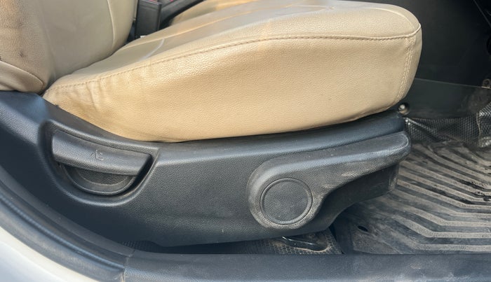 2015 Hyundai Xcent S (O) 1.2, Petrol, Manual, 27,993 km, Driver Side Adjustment Panel