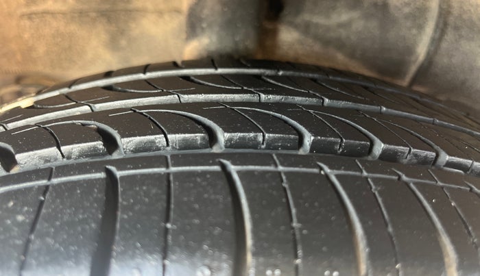 2015 Hyundai Xcent S (O) 1.2, Petrol, Manual, 27,993 km, Right Rear Tyre Tread