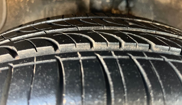 2015 Hyundai Xcent S (O) 1.2, Petrol, Manual, 27,993 km, Left Front Tyre Tread