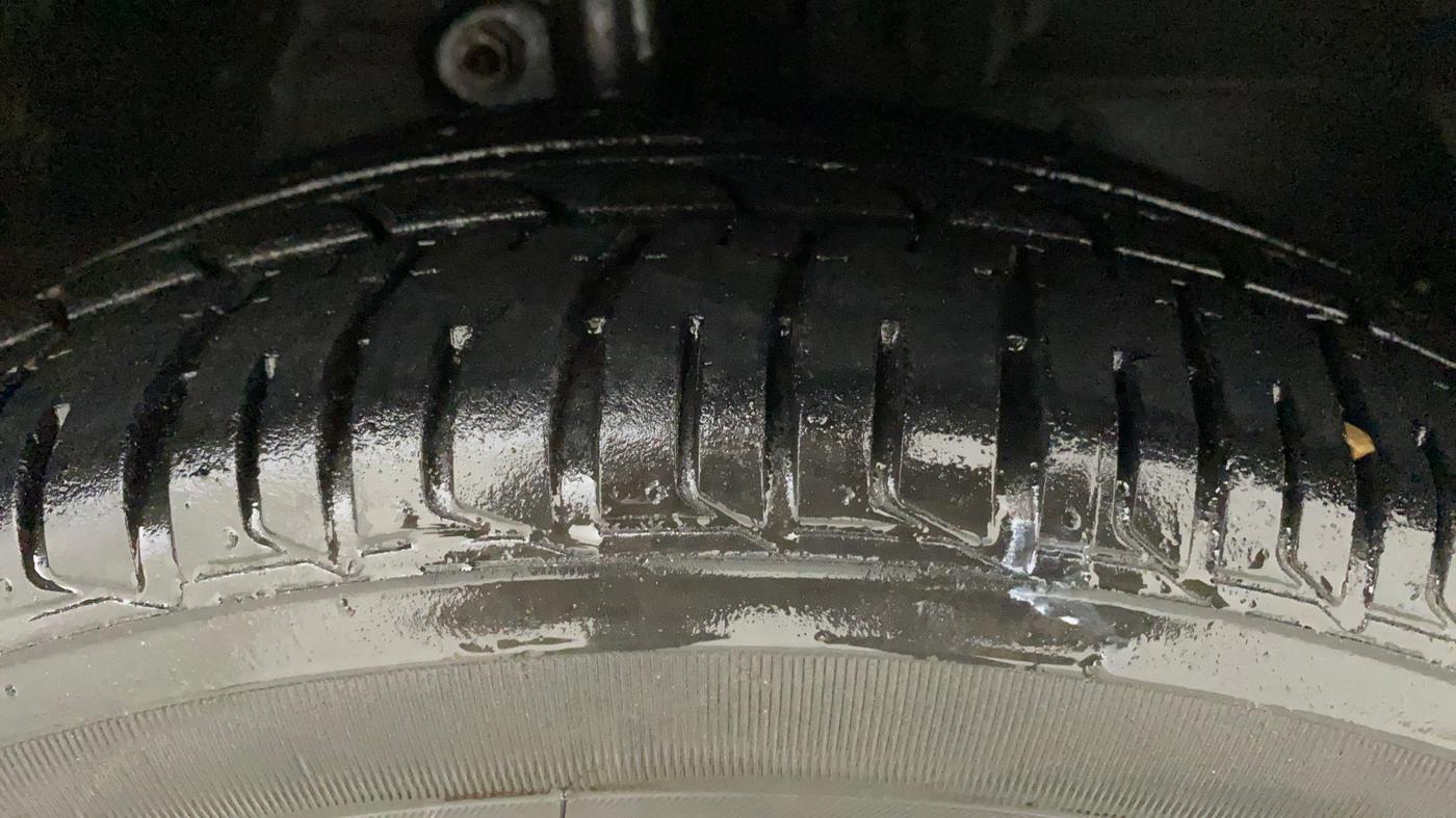 2018 Mahindra KUV 100 NXT K8 P 6 STR, Petrol, Manual, 21,098 km, Right Front Tyre Tread