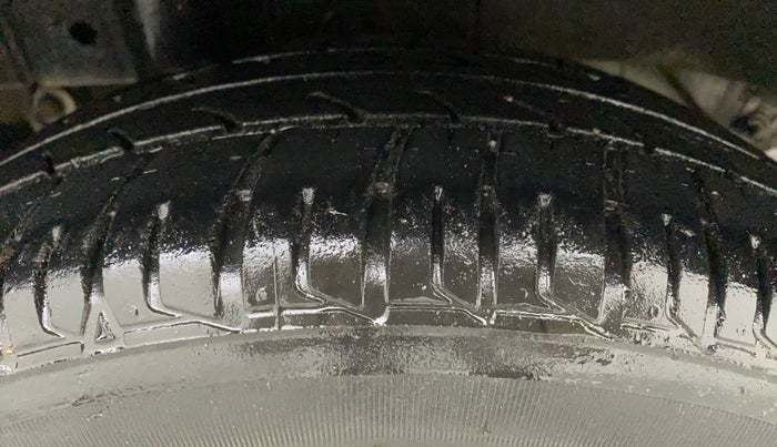 2018 Mahindra KUV 100 NXT K8 P 6 STR, Petrol, Manual, 21,098 km, Right Rear Tyre Tread