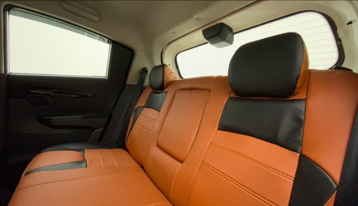 2018 Mahindra KUV 100 NXT K8 P 6 STR, Petrol, Manual, 21,098 km, Right Side Rear Door Cabin