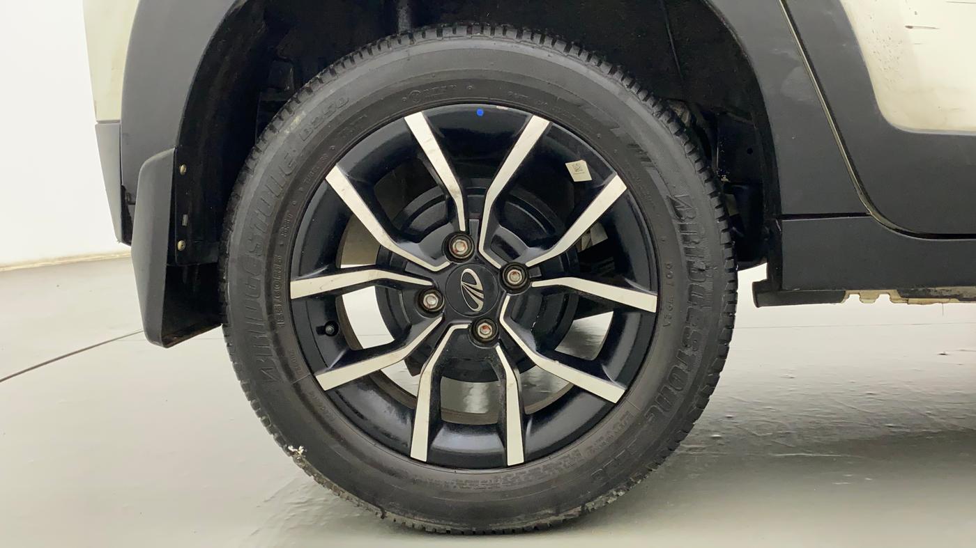 2018 Mahindra KUV 100 NXT K8 P 6 STR, Petrol, Manual, 21,098 km, Right Rear Wheel