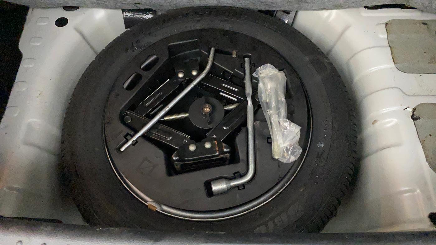 2018 Mahindra KUV 100 NXT K8 P 6 STR, Petrol, Manual, 21,098 km, Spare Tyre