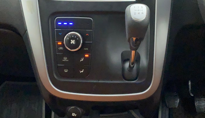 2018 Mahindra KUV 100 NXT K8 P 6 STR, Petrol, Manual, 21,098 km, Gear Lever