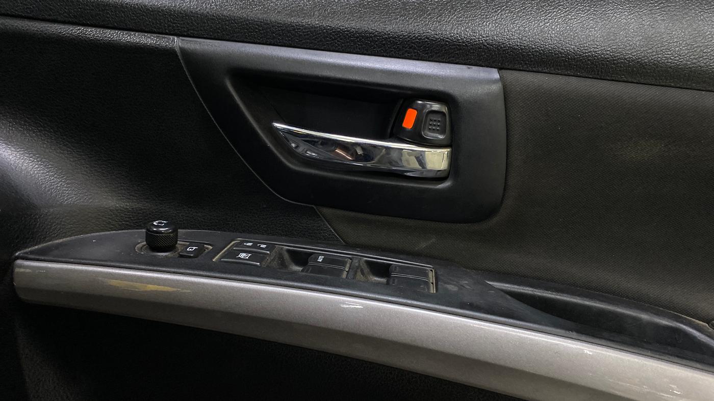 2018 Maruti S Cross DELTA 1.3, Diesel, Manual, 79,003 km, Driver Side Door Panels Control