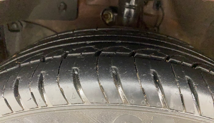 2017 Honda Amaze 1.2L I-VTEC SX, Petrol, Manual, 70,494 km, Left Front Tyre Tread