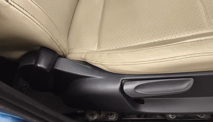 2017 Skoda Rapid STYLE 1.6 MPI, Petrol, Manual, 78,873 km, Driver Side Adjustment Panel