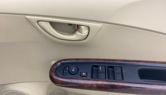 2015 Honda Mobilio 1.5L I-VTEC S, Petrol, Manual, 3,891 km, Driver Side Door Panels Control