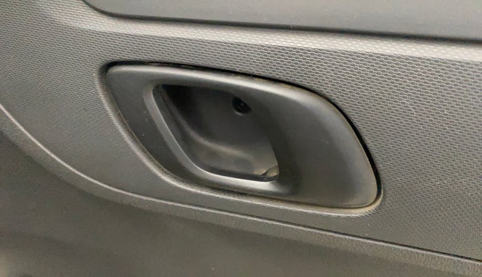 2016 Renault Kwid RXT 1.0, Petrol, Manual, 25,724 km, Driver Side Door Panels Control