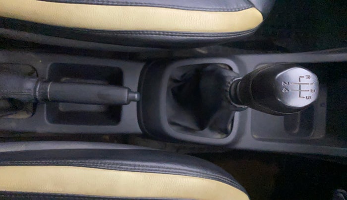 2016 Renault Kwid RXT 1.0, Petrol, Manual, 25,724 km, Gear Lever