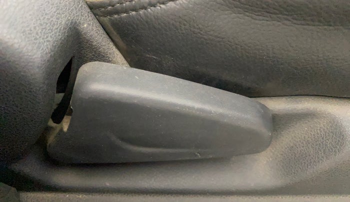 2016 Renault Kwid RXT 1.0, Petrol, Manual, 25,724 km, Driver Side Adjustment Panel