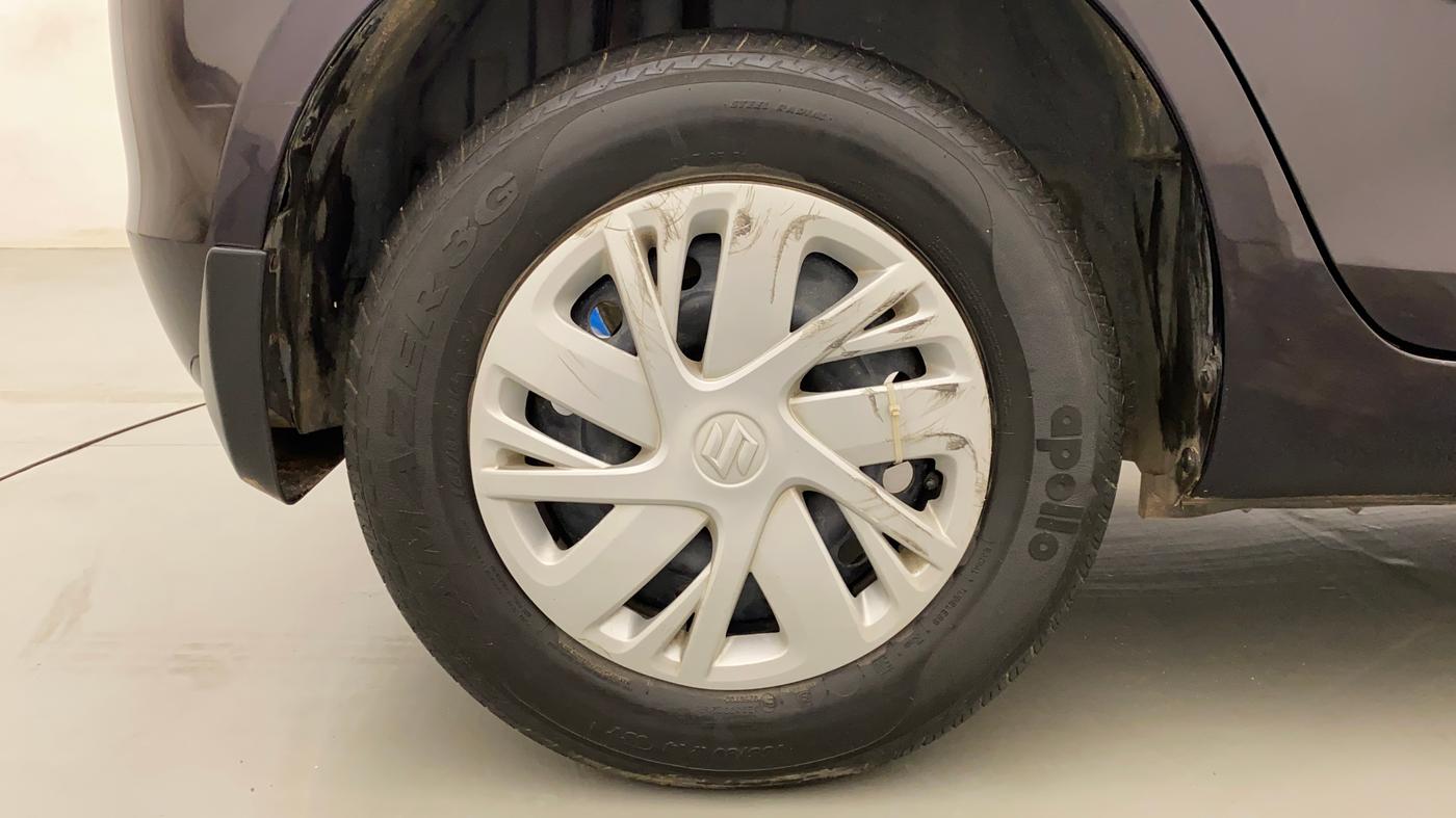 2015 Maruti Swift VXI, Petrol, Manual, 39,649 km, Right Rear Wheel