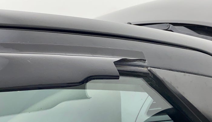 2015 Maruti Swift VXI, Petrol, Manual, 39,649 km, Driver-side door - Door visor damaged
