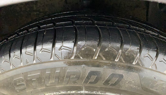 2015 Hyundai Grand i10 ASTA AT 1.2 KAPPA VTVT, Petrol, Automatic, 1,16,432 km, Right Front Tyre Tread