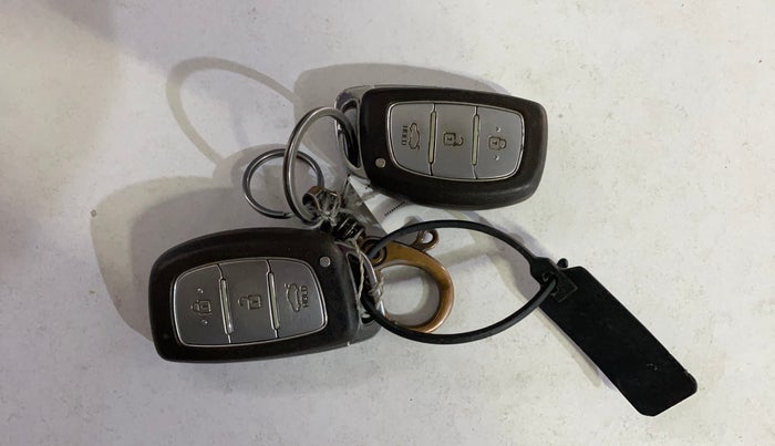 2015 Hyundai Grand i10 ASTA AT 1.2 KAPPA VTVT, Petrol, Automatic, 1,16,432 km, Key Close Up