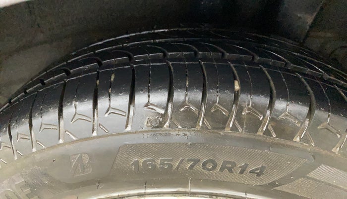 2015 Hyundai Grand i10 ASTA AT 1.2 KAPPA VTVT, Petrol, Automatic, 1,16,432 km, Left Rear Tyre Tread