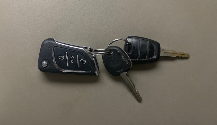 2019 Hyundai NEW SANTRO SPORTZ MT, Petrol, Manual, 38,438 km, Key Close Up