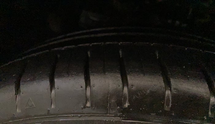 2018 Hyundai Elite i20 ASTA 1.2 (O), Petrol, Manual, 16,245 km, Left Front Tyre Tread