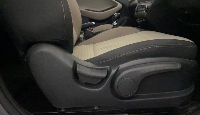 2018 Hyundai Elite i20 ASTA 1.2 (O), Petrol, Manual, 16,245 km, Driver Side Adjustment Panel