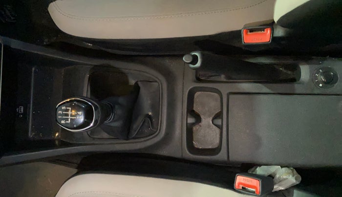 2019 Renault TRIBER RXT, Petrol, Manual, 47,204 km, Gear Lever