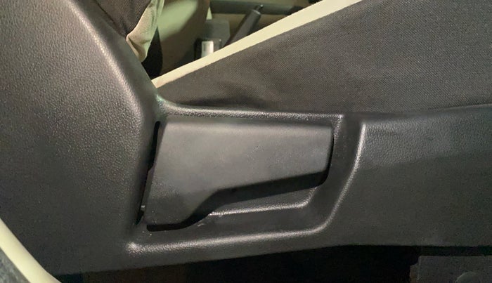 2019 Renault TRIBER RXT, Petrol, Manual, 47,204 km, Driver Side Adjustment Panel