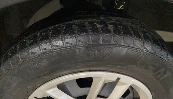 2019 Renault TRIBER RXT, Petrol, Manual, 47,204 km, Left Front Tyre Tread