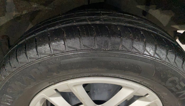 2019 Renault TRIBER RXT, Petrol, Manual, 47,204 km, Left Rear Tyre Tread