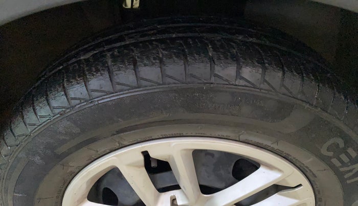 2019 Renault TRIBER RXT, Petrol, Manual, 47,204 km, Right Front Tyre Tread