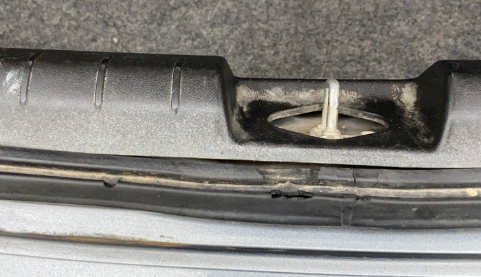 2010 Honda City 1.5L I-VTEC V MT, Petrol, Manual, 1,10,360 km, Dicky (Boot door) - Weather strip has minor damage
