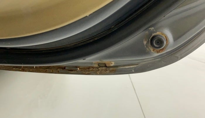 2010 Honda City 1.5L I-VTEC V MT, Petrol, Manual, 1,10,360 km, Right rear door - Slightly rusted