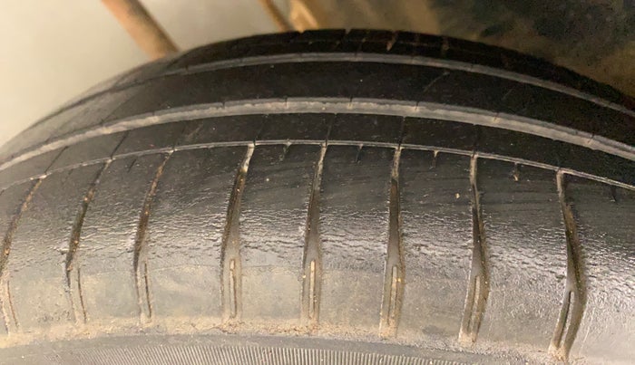 2015 Maruti Alto K10 VXI, Petrol, Manual, 1,09,944 km, Left Front Tyre Tread