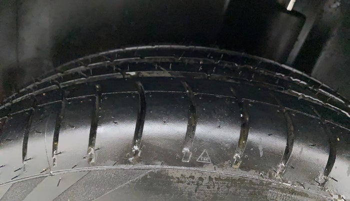 2019 Volkswagen Ameo TRENDLINE 1.0L, CNG, Manual, 84,609 km, Left Rear Tyre Tread