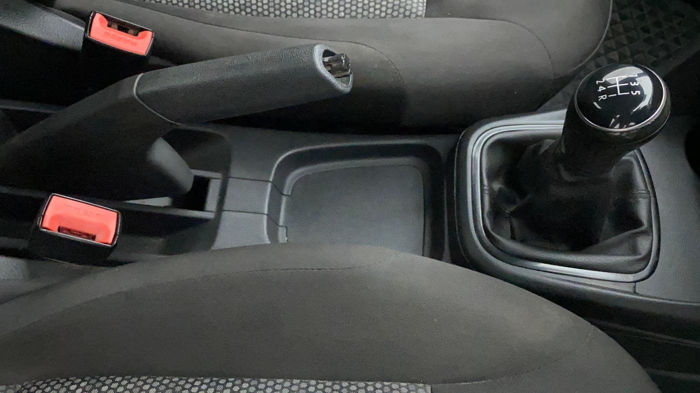 2019 Volkswagen Ameo TRENDLINE 1.0L, CNG, Manual, 84,609 km, Gear Lever