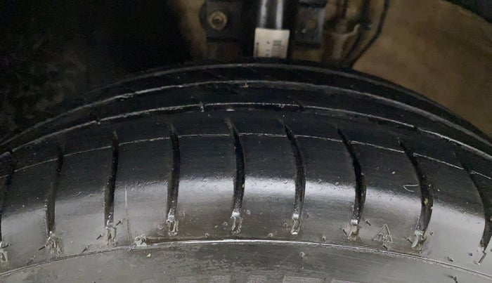 2019 Volkswagen Ameo TRENDLINE 1.0L, CNG, Manual, 84,609 km, Left Front Tyre Tread