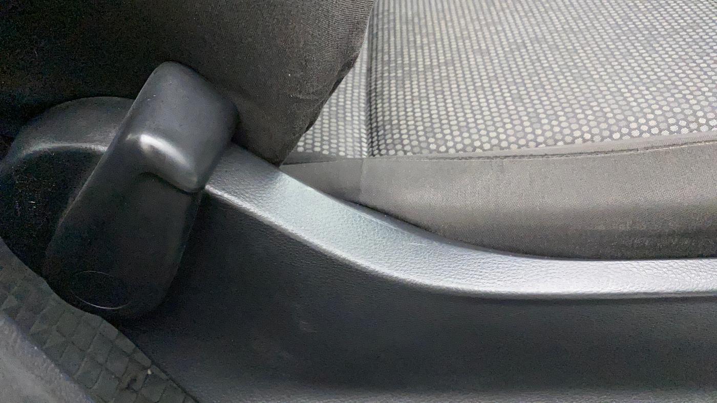 2019 Volkswagen Ameo TRENDLINE 1.0L, CNG, Manual, 84,609 km, Driver Side Adjustment Panel