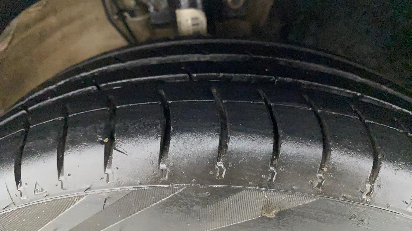 2019 Volkswagen Ameo TRENDLINE 1.0L, CNG, Manual, 84,609 km, Right Front Tyre Tread