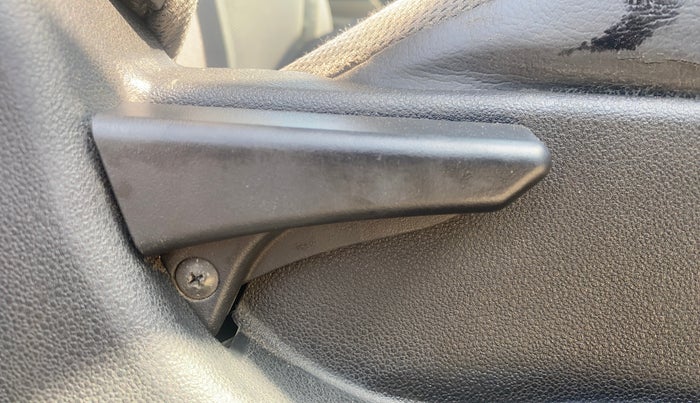 2016 Tata Tiago XM PETROL, Petrol, Manual, 55,611 km, Driver Side Adjustment Panel