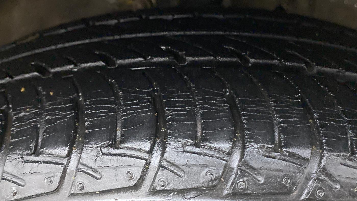 2015 Maruti Celerio ZXI, Petrol, Manual, 26,395 km, Right Front Tyre Tread